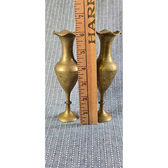 Two Vintage Brass Vases with etched floral and foliage patterns - Picture 7 of 7